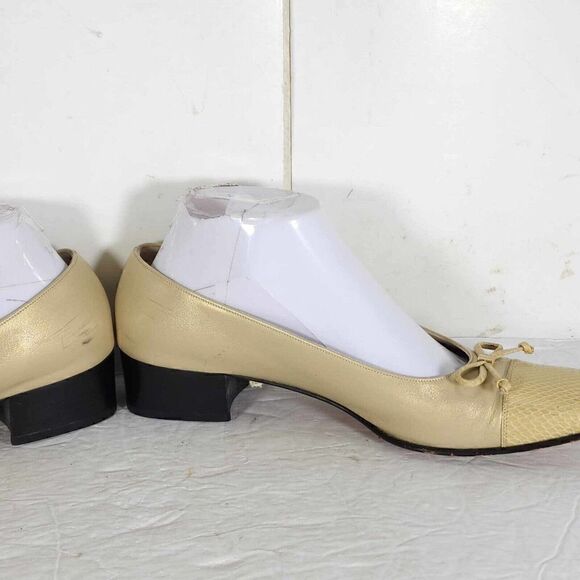 Salvatore Ferragamo Women's US 9 4A Gold Leather Cap Toe Bow Pump Shoes - Picture 7 of 14